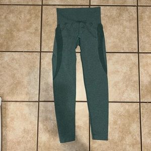 NVGTN leggings size xs

These are in like new condition